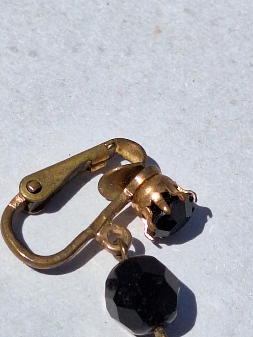 Mid Century Black Faceted Bead Drop Clip On Earrings Gold Filigree Flower Caps - Picture 4 of 8